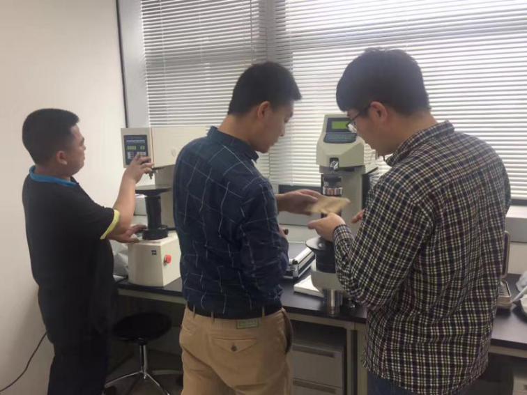 時代硬度實驗室全套產(chǎn)品進行維修、保養(yǎng)